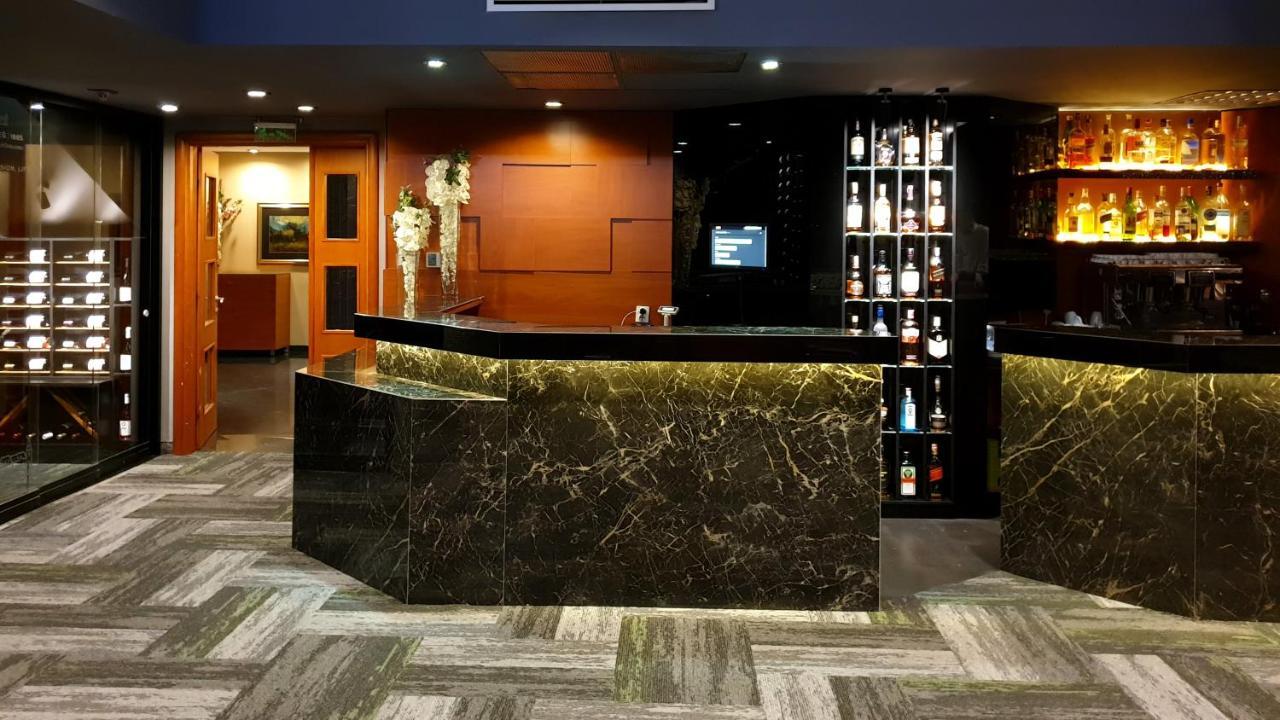 Hotel Arka Skopje Exterior photo Reception desk at the hotel