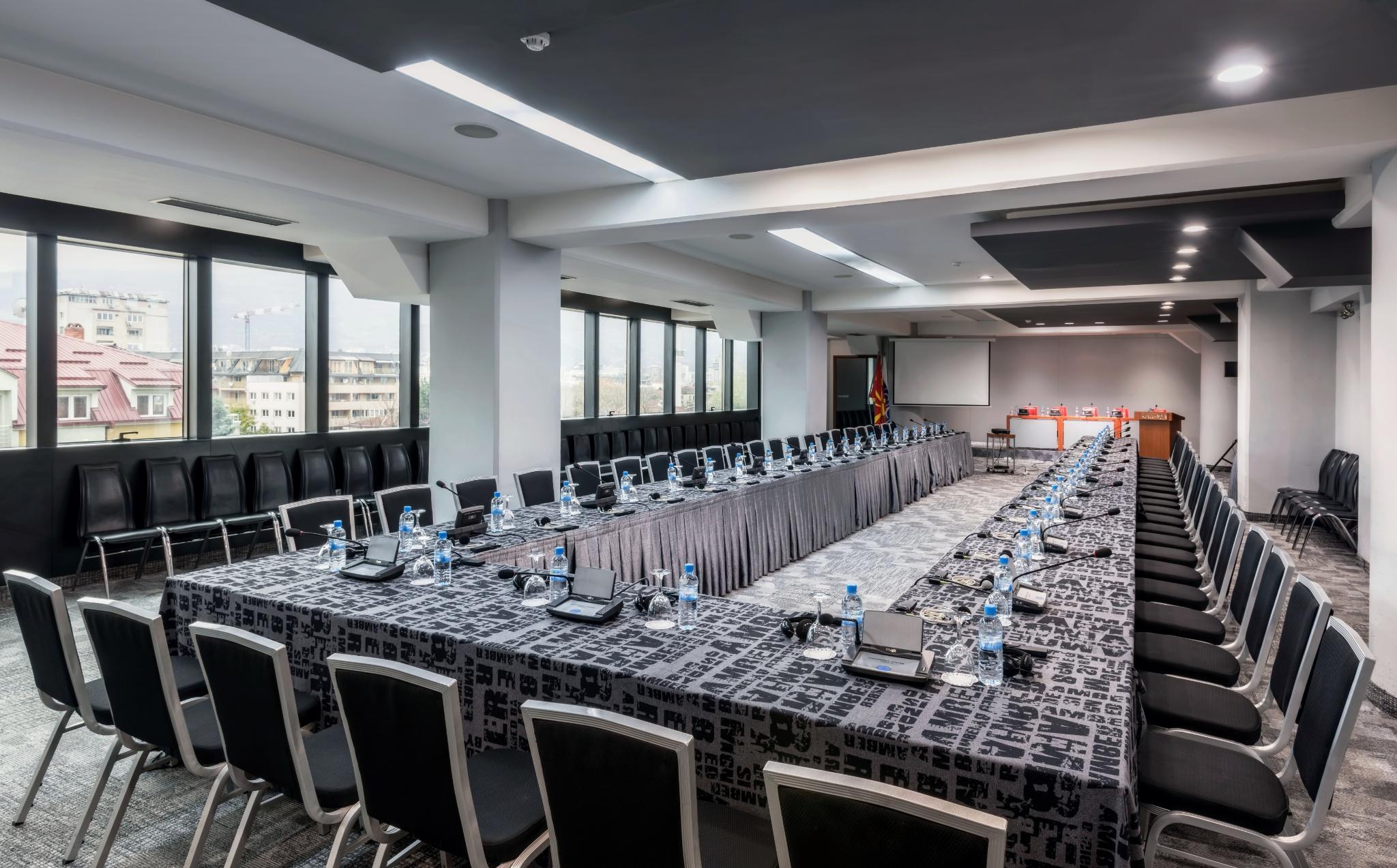 Hotel Arka Skopje Exterior photo Meeting room