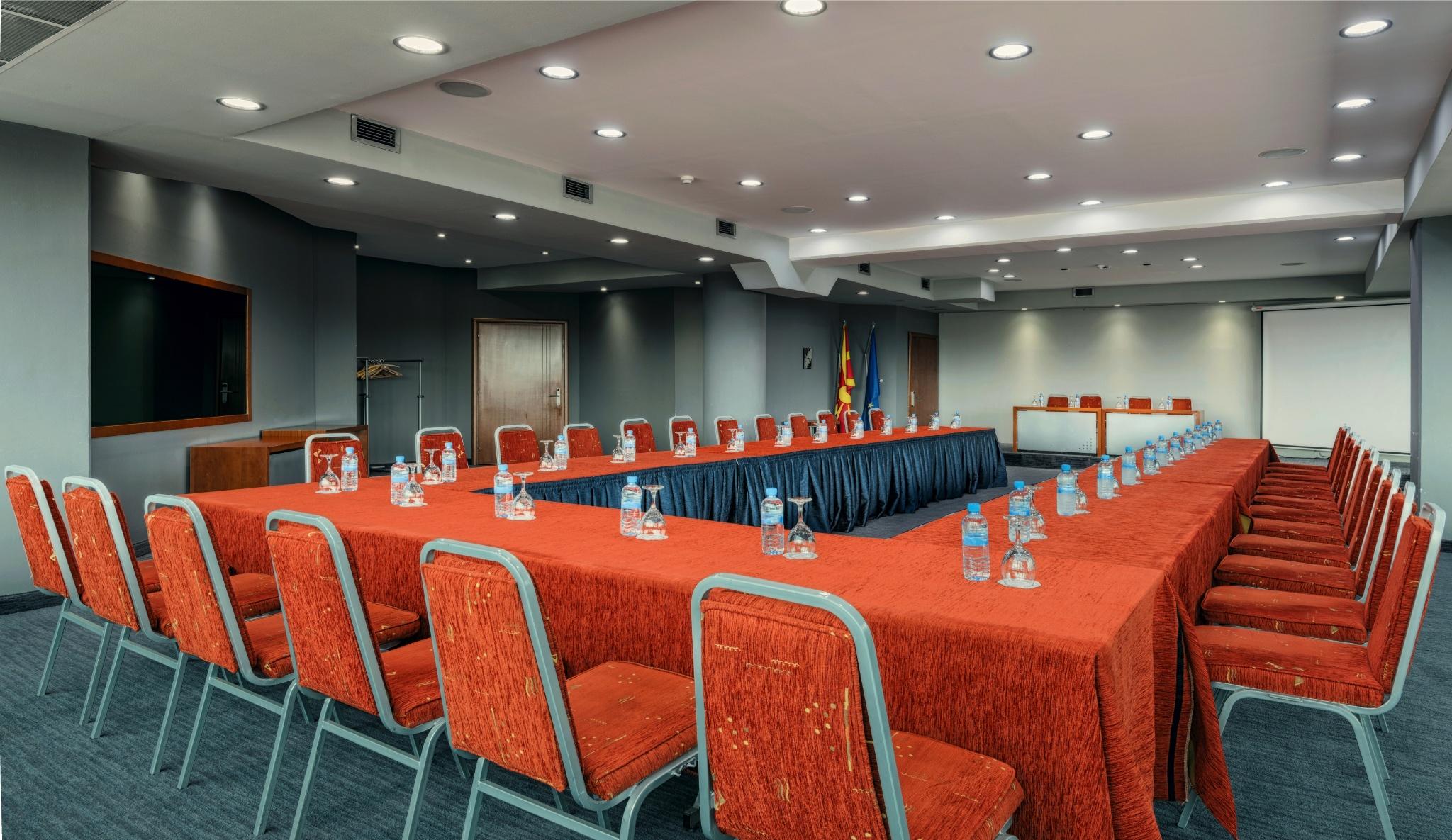 Hotel Arka Skopje Exterior photo The conference room of the European University