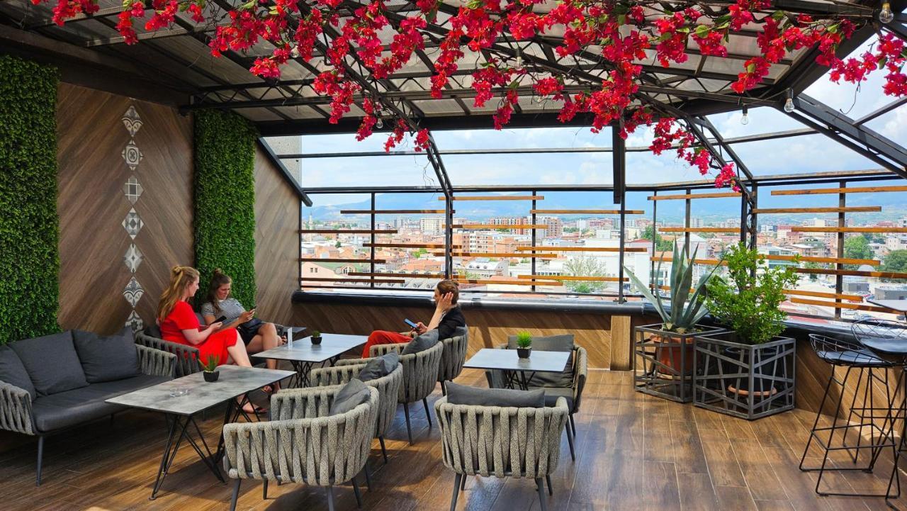 Hotel Arka Skopje Exterior photo Skyline Bar