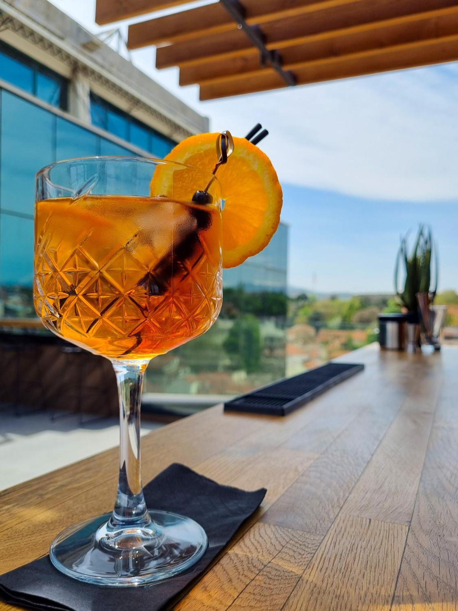 Hotel Arka Skopje Exterior photo Aperol Spritz
